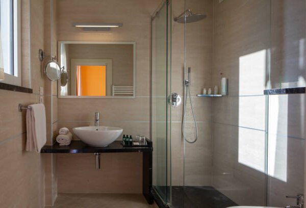 Cost and Design Guide for Best Bathtub to Shower Installation in Farmington MI 