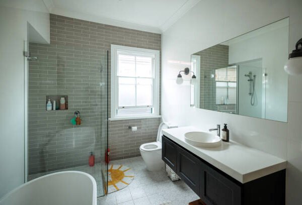 Best Tub to Walk-in Shower Conversion Farmington MI
