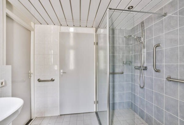 Expert Tub to Walk-in Shower Conversion Contractors in Walled Lake, MI