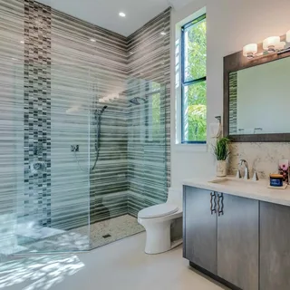 Tub to Walk-in Shower Conversion in South Lyon, MI – Who Responds Quickly?