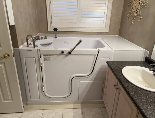 Stunning Walk-In Bathtub Installation Services in Livonia, MI