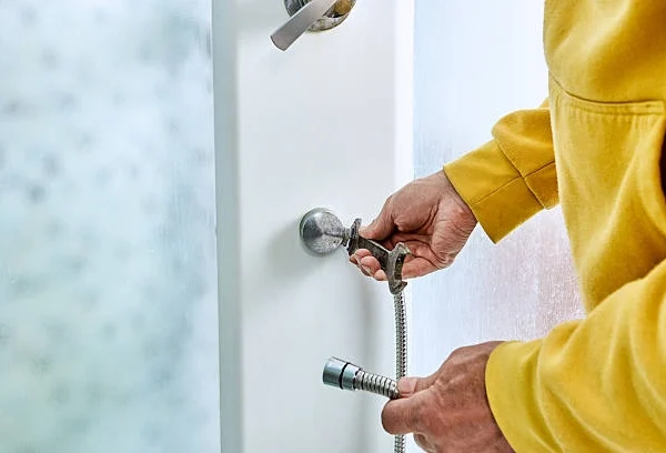 Reliable Walk-In Shower Installation Services in Livonia